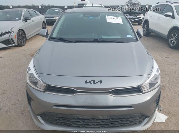 3KPA25AD7PE588901 2023 KIA RIO 5-DOOR Gray Widok wnętrza z tyłu