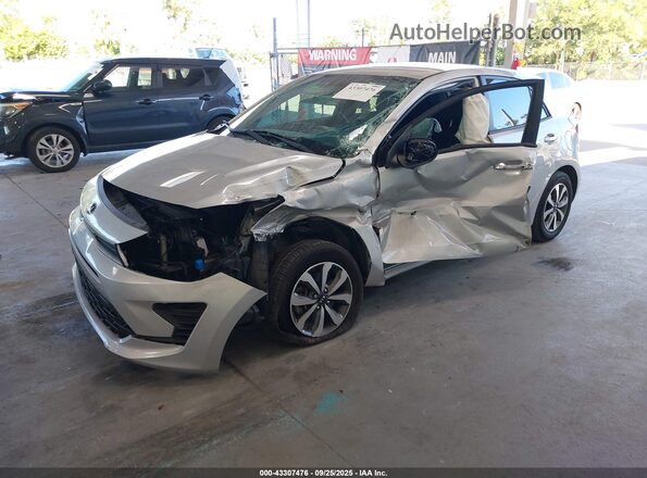 3KPA25AD9ME391594 2021 KIA RIO 5-DOOR Silver Przód lewy