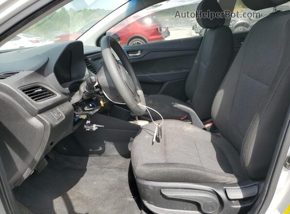 3KPC24A32JE009010 2018 HYUNDAI ACCENT Silver 
