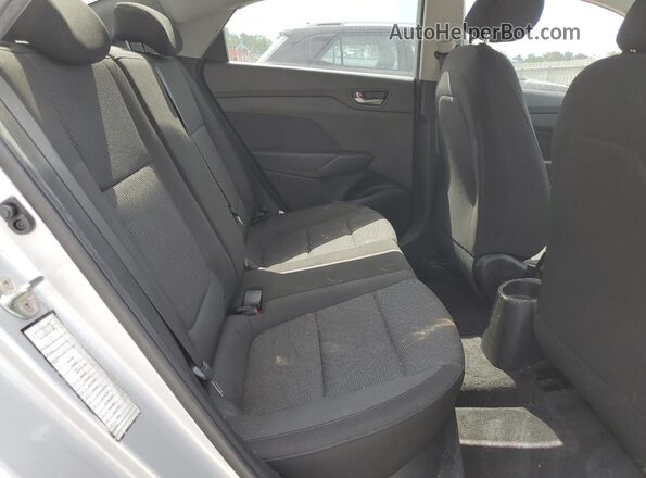 3KPC24A32JE009010 2018 HYUNDAI ACCENT Silver 