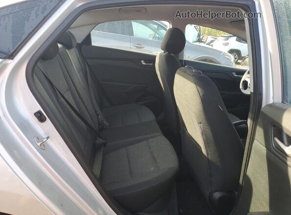 3KPC24A3XJE017405 2018 HYUNDAI ACCENT Silver 