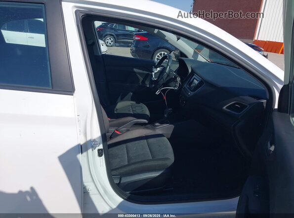 3KPC24A62ME130568 2021 HYUNDAI ACCENT White Սալոնի դիմացի տեսք