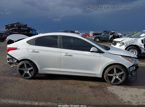3KPC24A68LE098823 2020 HYUNDAI ACCENT White Rear interior view