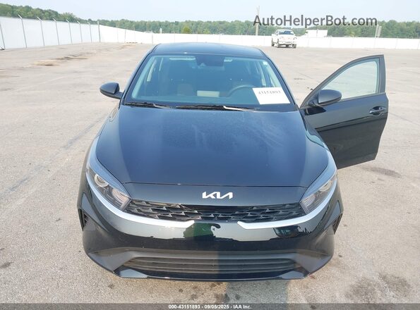 3KPF24AD1RE803076 2024 KIA FORTE Черный Вид спереди