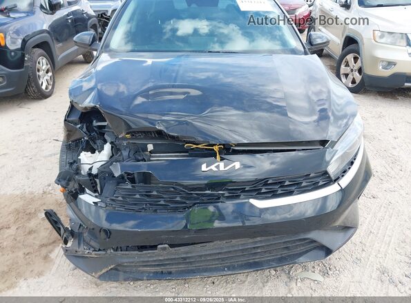 3KPF24AD2NE459185 2022 KIA FORTE Black Front view