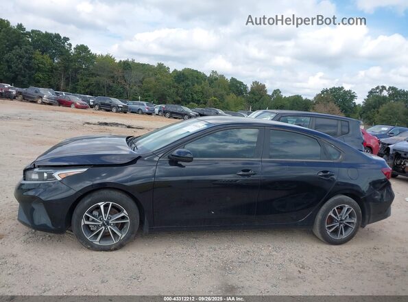 3KPF24AD2NE459185 2022 KIA FORTE Black Rear interior view