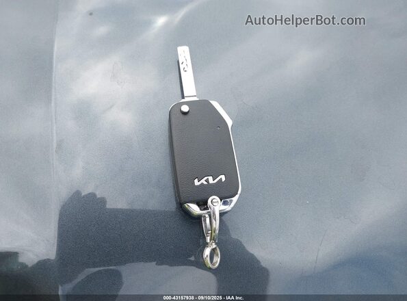 3KPF24AD2PE642878 2023 KIA FORTE Gray Vista del salpicadero