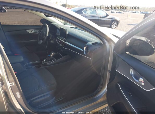 3KPF24AD4NE472231 2022 KIA FORTE Gray Front interior view