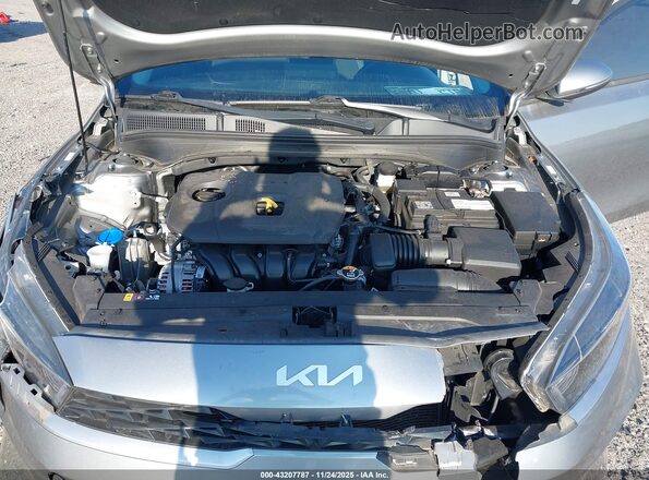 3KPF24AD4NE472231 2022 KIA FORTE Gray Rear view