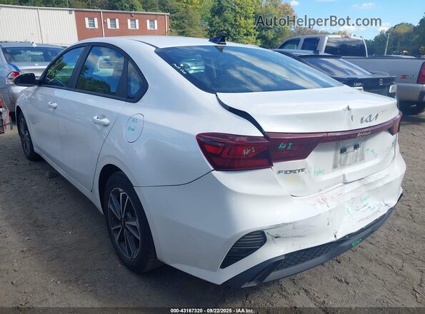 3KPF24AD4PE645247 2023 KIA FORTE White 