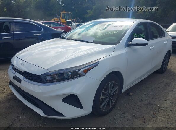 3KPF24AD4PE645247 2023 KIA FORTE White 