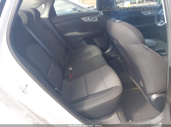 3KPF24AD4PE645247 2023 KIA FORTE White 