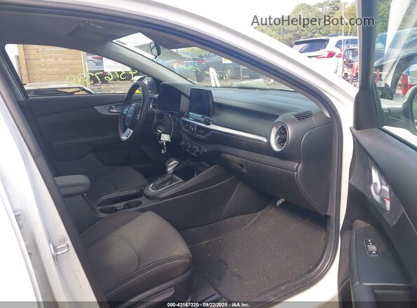 3KPF24AD4PE645247 2023 KIA FORTE White 