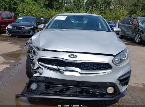 3KPF24AD5LE190774 2020 KIA FORTE Silver Widok wnętrza z tyłu
