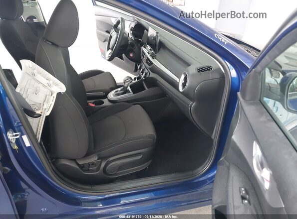 3KPF24AD5PE517955 2023 KIA FORTE Dark Blue Вид салону спереду