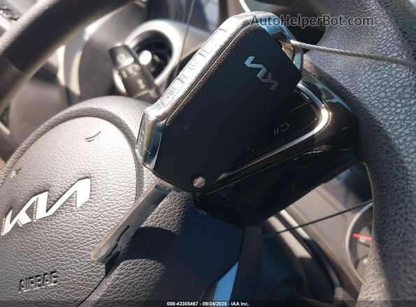 3KPF24AD5PE658153 2023 KIA FORTE Gray Widok deski rozdzielczej