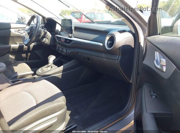 3KPF24AD7NE494238 2022 KIA FORTE Серый Вид салона спереди