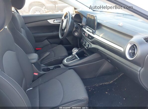 3KPF24AD8RE771260 2024 KIA FORTE White Vista interior delantera