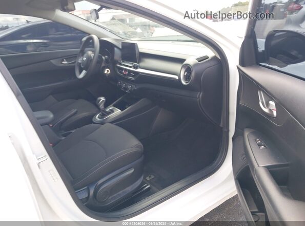 3KPF24AD9LE233870 2020 KIA FORTE White Вид салону спереду