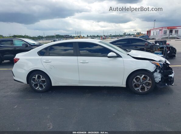 3KPF24AD9LE233870 2020 KIA FORTE White Вид задньої частини салону
