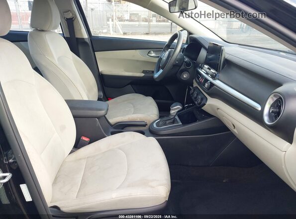 3KPF24AD9PE545323 2023 KIA FORTE Black Вид салону спереду