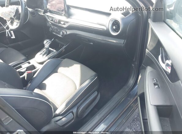 3KPF54AD0PE555813 2023 KIA FORTE Gray Вид салону спереду