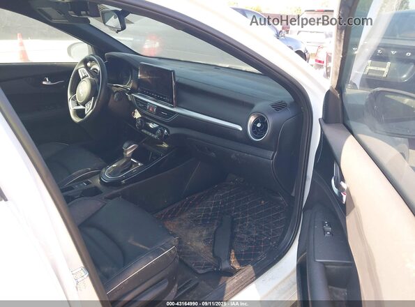 3KPF54AD8NE511314 2022 KIA FORTE White Vista interior delantera