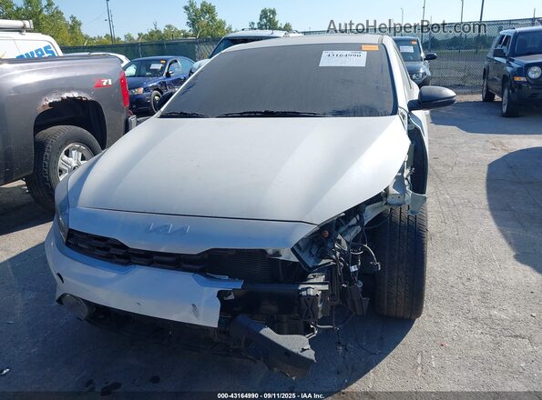 3KPF54AD8NE511314 2022 KIA FORTE White Vista del salpicadero