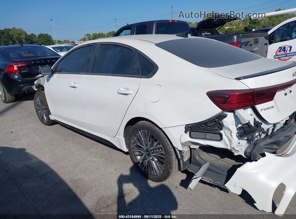 3KPF54AD8NE511314 2022 KIA FORTE White Vista interior trasera