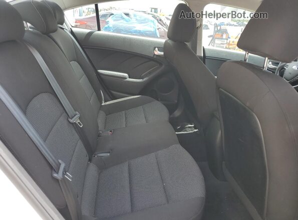 3KPFK4A75JE268316 2018 KIA FORTE White 
