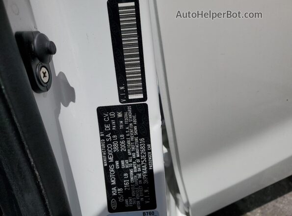 3KPFK4A75JE268316 2018 KIA FORTE White 