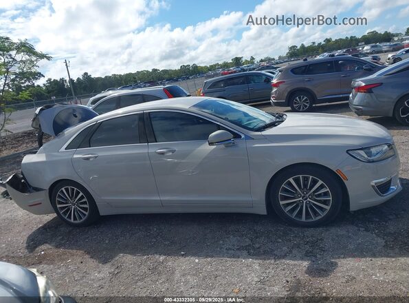 3LN6L5A98LR618095 2020 LINCOLN MKZ White Вид задньої частини салону