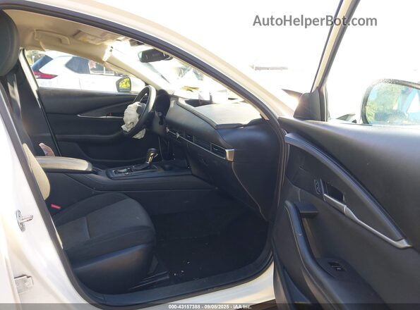 3MVDMBAL7MM236401 2021 MAZDA CX-30 White Front interior view
