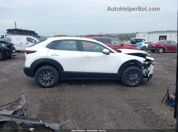 3MVDMBAMXSM757635 2025 MAZDA CX-30 White Vista interior trasera