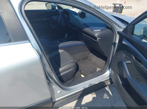3MVDMBBL5MM205016 2021 MAZDA CX-30 Silver Front interior view