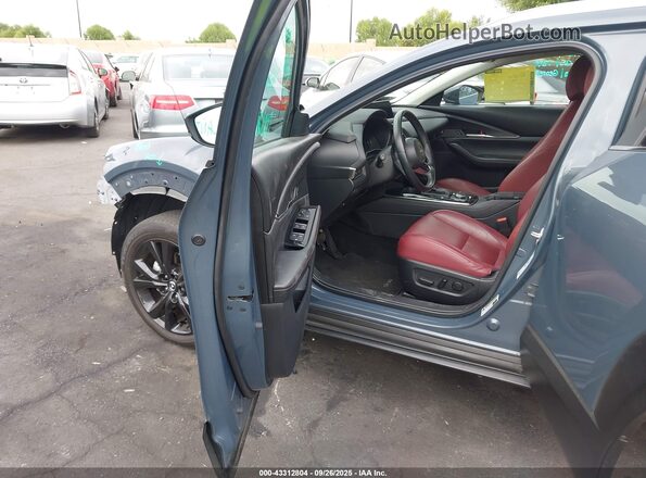 3MVDMBCM0RM604480 2024 MAZDA CX-30 Gray Front interior view