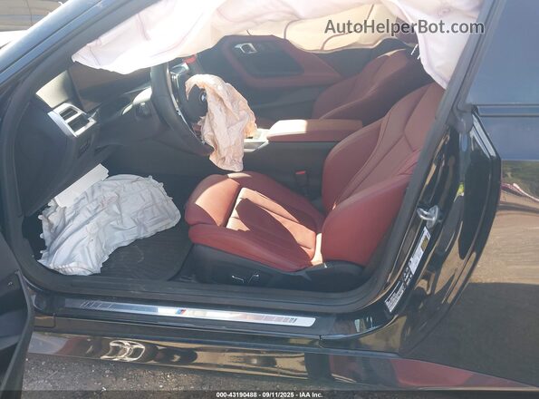 3MW53CM00S8F10041 2025 BMW M2 Black Vista interior delantera