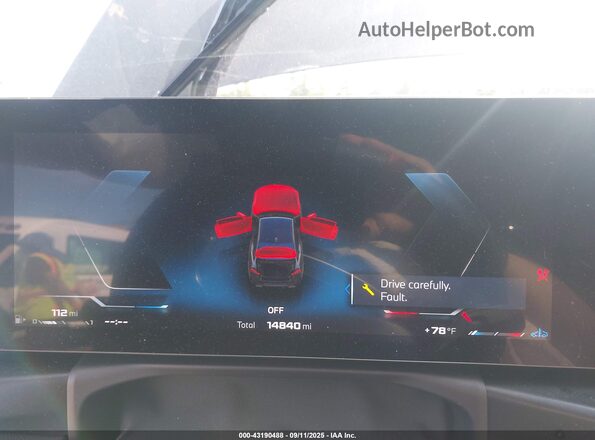 3MW53CM00S8F10041 2025 BMW M2 Black Vista de los asientos traseros