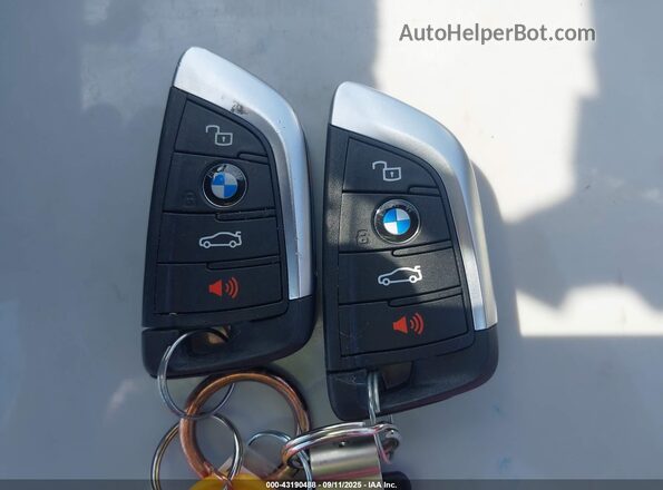 3MW53CM00S8F10041 2025 BMW M2 Black Vista del salpicadero