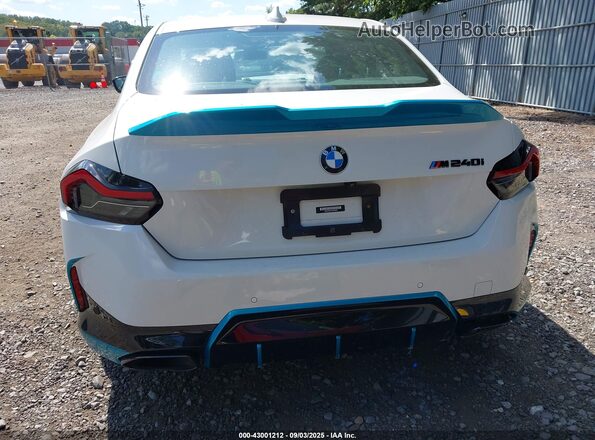 3MW53CM01N8C46655 2022 BMW M2 White 