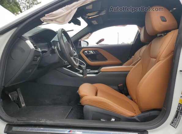 3MW53CM09N8C78639 2022 BMW M2 White Vista interior delantera