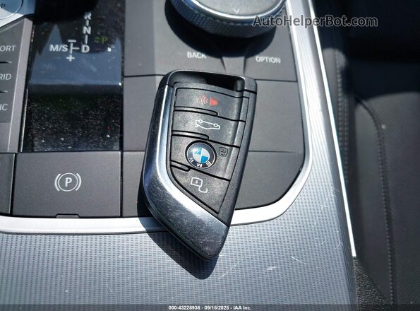 3MW5P7J07N8C47132 2022 BMW 3 SERIES Gray Առջևի վահանակի տեսք