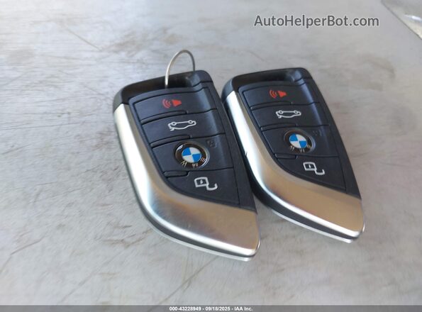3MW5P9J07M8B73432 2021 BMW 7 SERIES Blue Вид панелі приладів