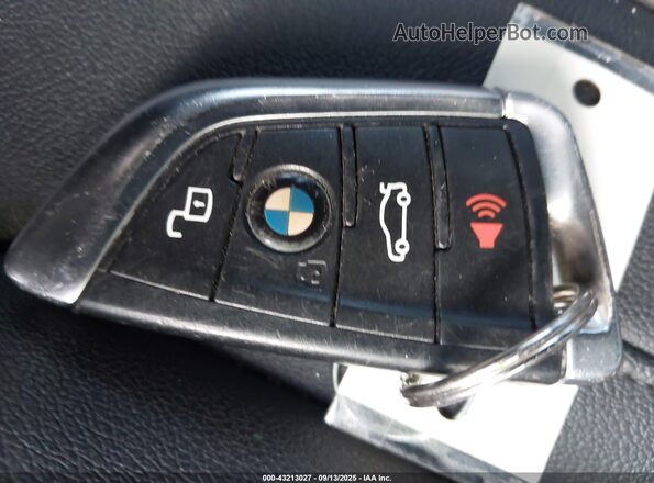 3MW5U7J04L8B29688 2020 BMW 3 SERIES White Dashboard view