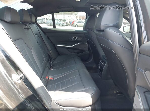 3MW69FF00R8E09383 2024 BMW 3 SERIES Black Widok naklejki z numerem VIN