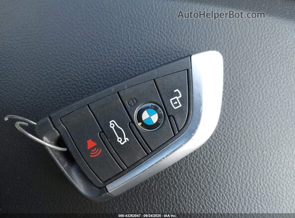 3MW89FF02P8D12613 2023 BMW 3 SERIES Gray Vista del salpicadero