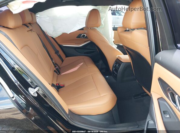 3MW89FF05R8E03555 2024 BMW 3 SERIES Black Widok naklejki z numerem VIN