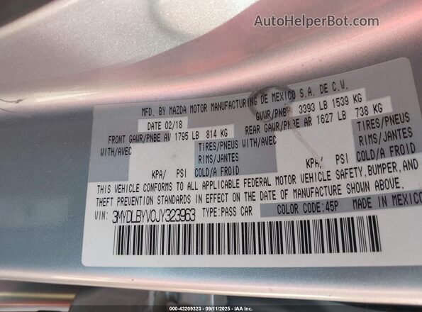 3MYDLBYV0JY323963 2018 TOYOTA YARIS IA Silver Vista del compartimento del motor