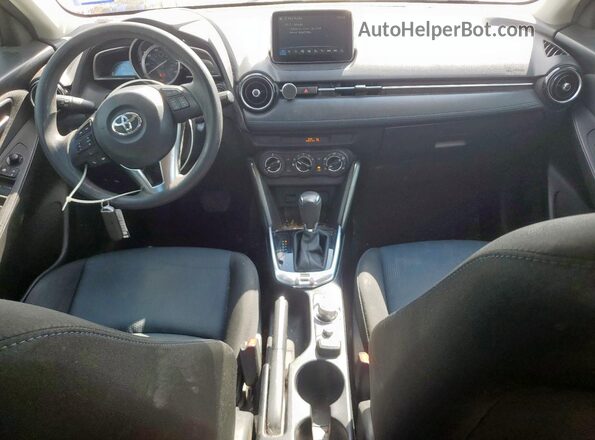 3MYDLBYV0JY325406 2018 TOYOTA YARIS Серебряный 