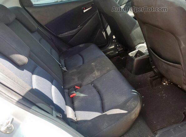 3MYDLBYV0JY325406 2018 TOYOTA YARIS Серебряный 